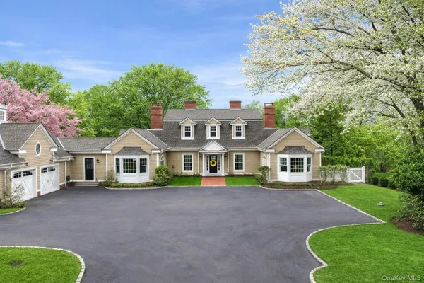 $4,450,000 | 84 Cove Neck Road, Cove Neck, NY 11771