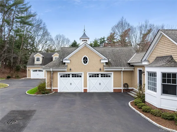 $4,450,000 | 84 Cove Neck Road, Cove Neck, NY 11771