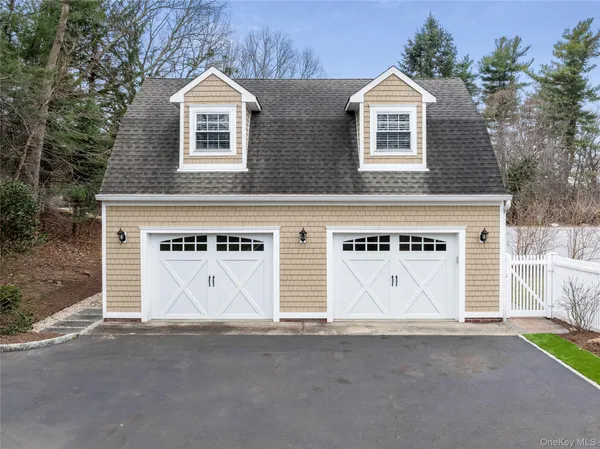 $4,450,000 | 84 Cove Neck Road, Cove Neck, NY 11771