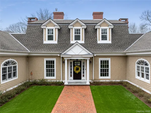 $4,450,000 | 84 Cove Neck Road, Cove Neck, NY 11771