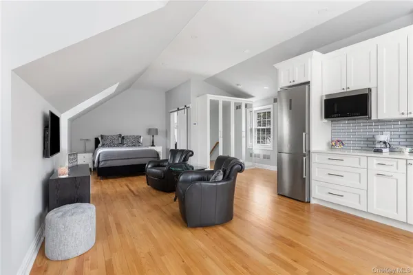 $4,450,000 | 84 Cove Neck Road, Cove Neck, NY 11771