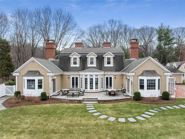 $4,450,000 | 84 Cove Neck Road, Cove Neck, NY 11771