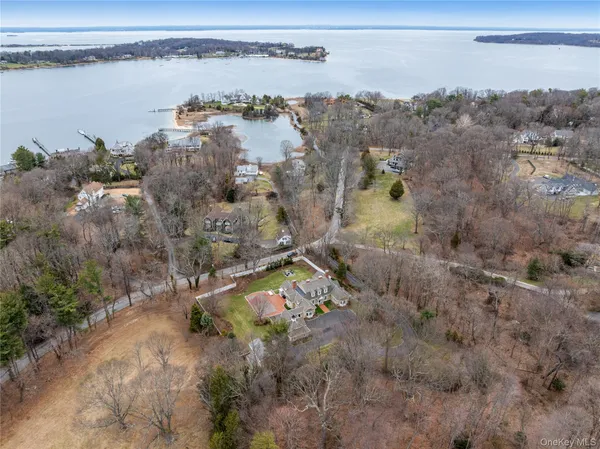 $4,450,000 | 84 Cove Neck Road, Cove Neck, NY 11771