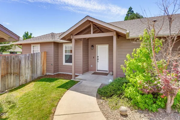 $649,000 | 1003 Southeast Grandview Avenue, Grants Pass, OR 97527