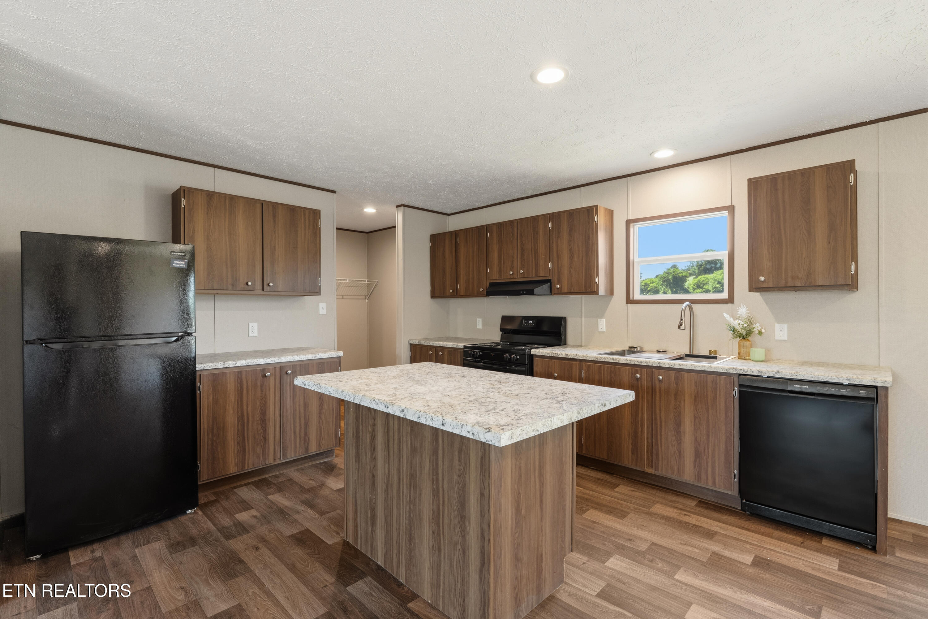 279 Thompson Road Madisonville, TN 37354 - Photo 6 of 24 DSC08272