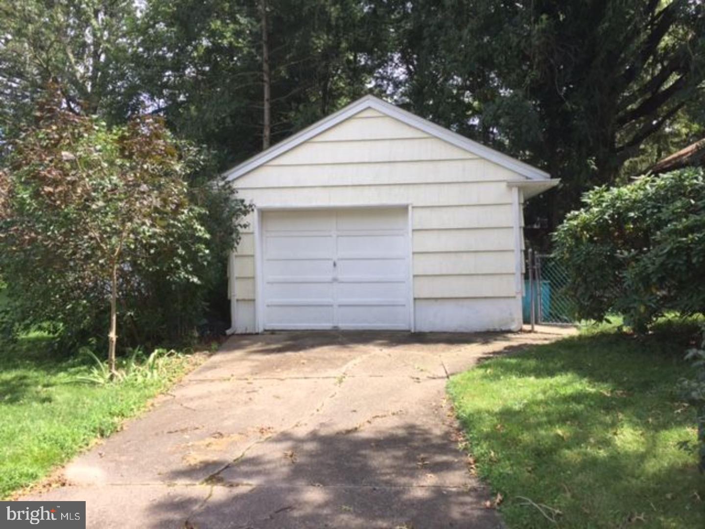 1201 Chesterfield Road Barrington, NJ 08033 - Photo 3 of 25 Gallery Image 3