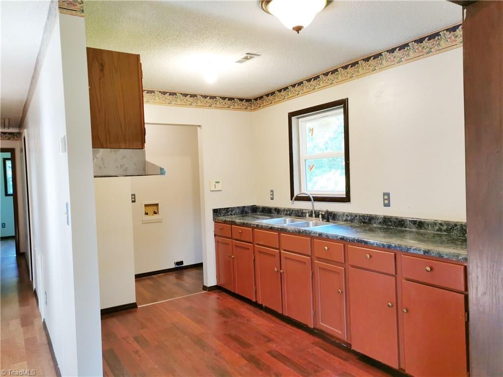 192 Spring Garden Circle High Point, NC 27260 - Photo 3 of 8 Gallery Image 3