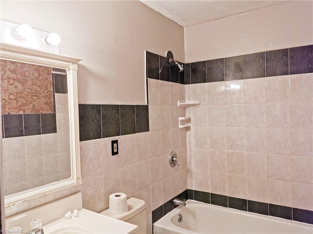 192 Spring Garden Circle High Point, NC 27260 - Photo 5 of 8 Gallery Image 5