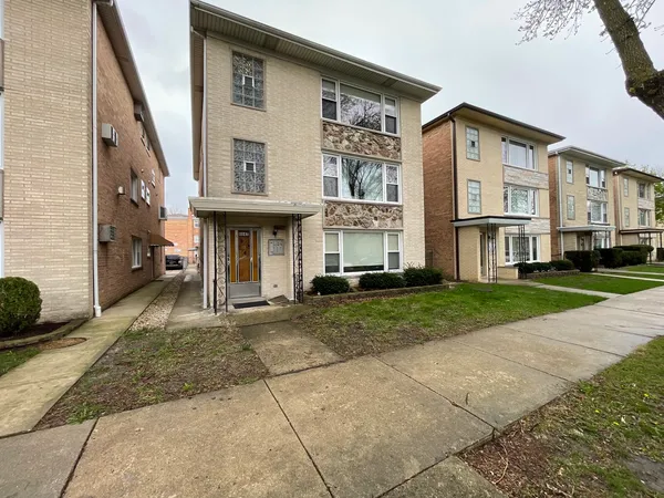 $2,100 | 8645 West Summerdale Avenue, Unit 3, Chicago, IL 60656