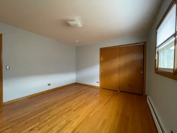 $2,100 | 8645 West Summerdale Avenue, Unit 3, Chicago, IL 60656