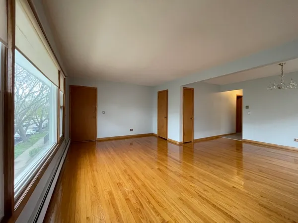 $2,100 | 8645 West Summerdale Avenue, Unit 3, Chicago, IL 60656