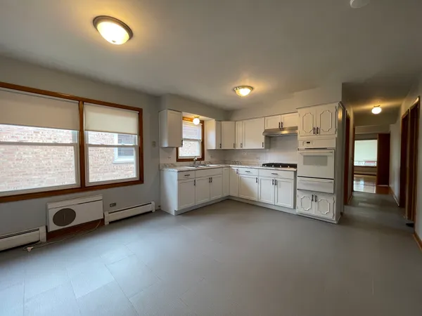$2,100 | 8645 West Summerdale Avenue, Unit 3, Chicago, IL 60656