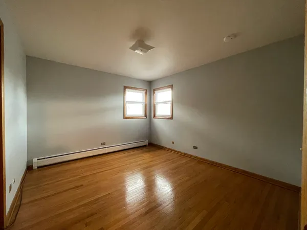 $2,100 | 8645 West Summerdale Avenue, Unit 3, Chicago, IL 60656
