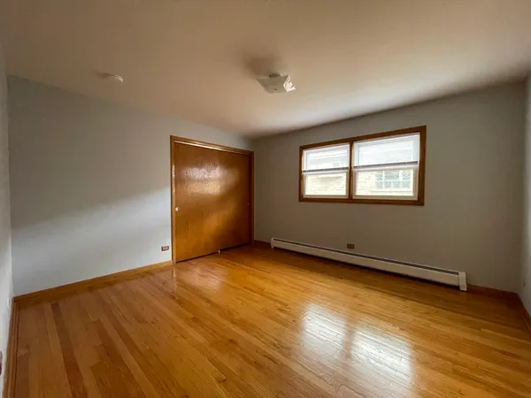 $2,100 | 8645 West Summerdale Avenue, Unit 3, Chicago, IL 60656