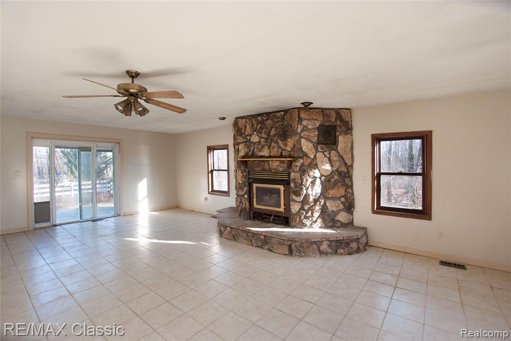 1315 West Marr Road Howell, MI 48855 - Photo 12 of 30 Gallery Image 12