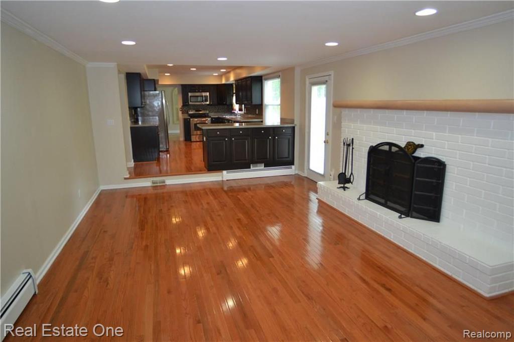 5574 Abington Road West Bloomfield, MI 48322 - Photo 13 of 34