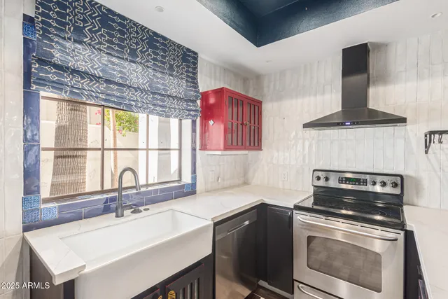 $575,000 | 6153 North 28th Place, Phoenix, AZ 85016