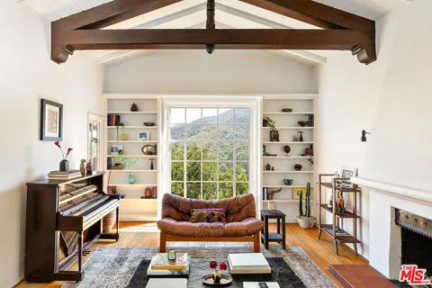 $1,595,000 | 3468 Troy Drive, Los Angeles, CA 90068