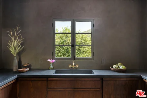 $1,595,000 | 3468 Troy Drive, Los Angeles, CA 90068