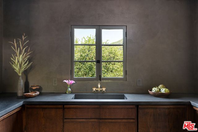 $1,595,000 | 3468 Troy Drive, Los Angeles, CA 90068