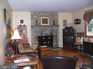 1263 Holly Road Warrington, PA 18976 - Photo 4 of 6 Gallery Image 4