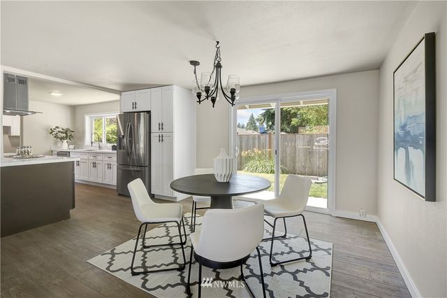 $730,000 | 21512 54th Place West, Mountlake Terrace, WA 98043