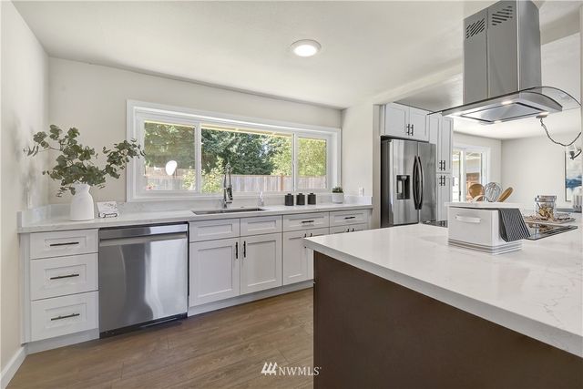 $730,000 | 21512 54th Place West, Mountlake Terrace, WA 98043