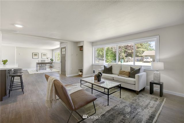 $730,000 | 21512 54th Place West, Mountlake Terrace, WA 98043