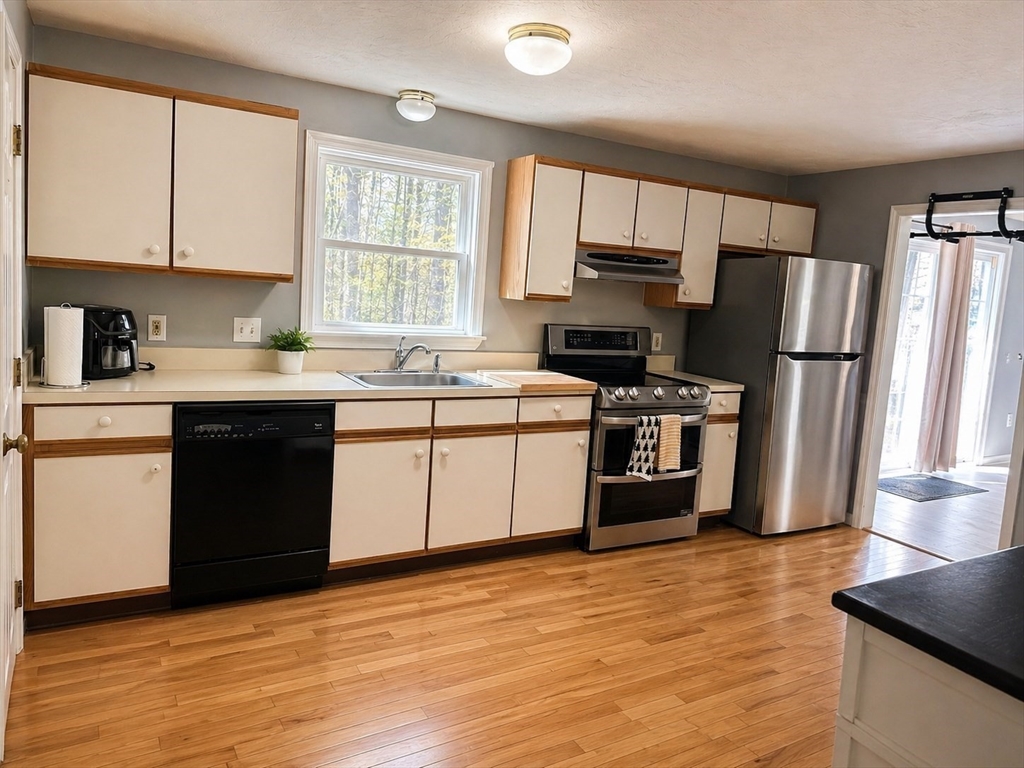 12 Pinecrest Road, Unit 12 Uxbridge, MA 01569 - Photo 11 of 14 Gallery Image 11