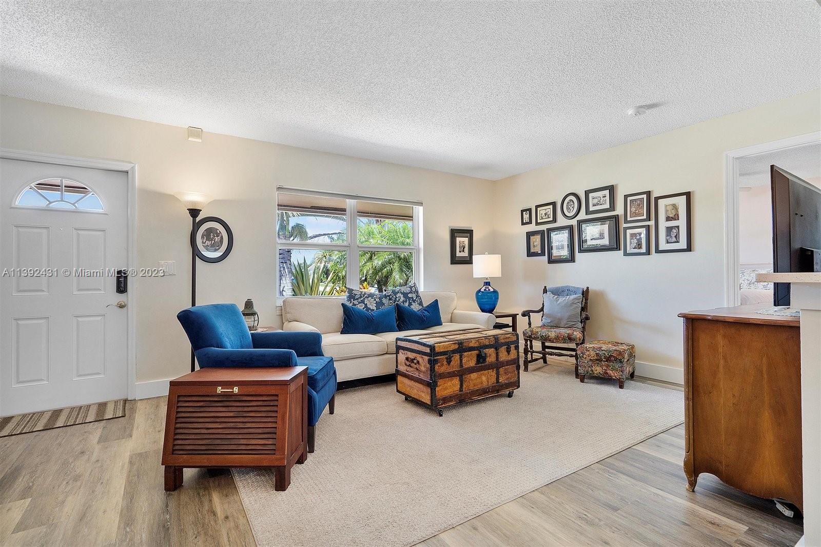 19404 Colorado Circle Boca Raton, FL 33434 - Photo 8 of 62 a living room with furniture and a window