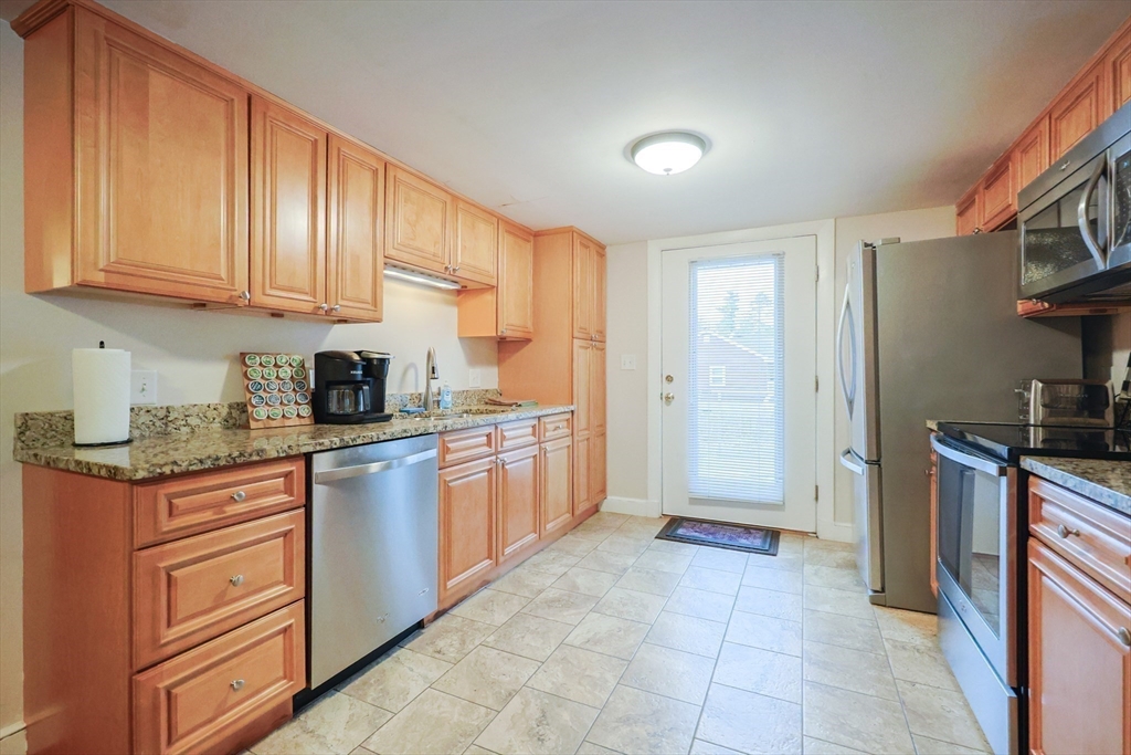 194 Lake Street Peabody, MA 01960 - Photo 4 of 27