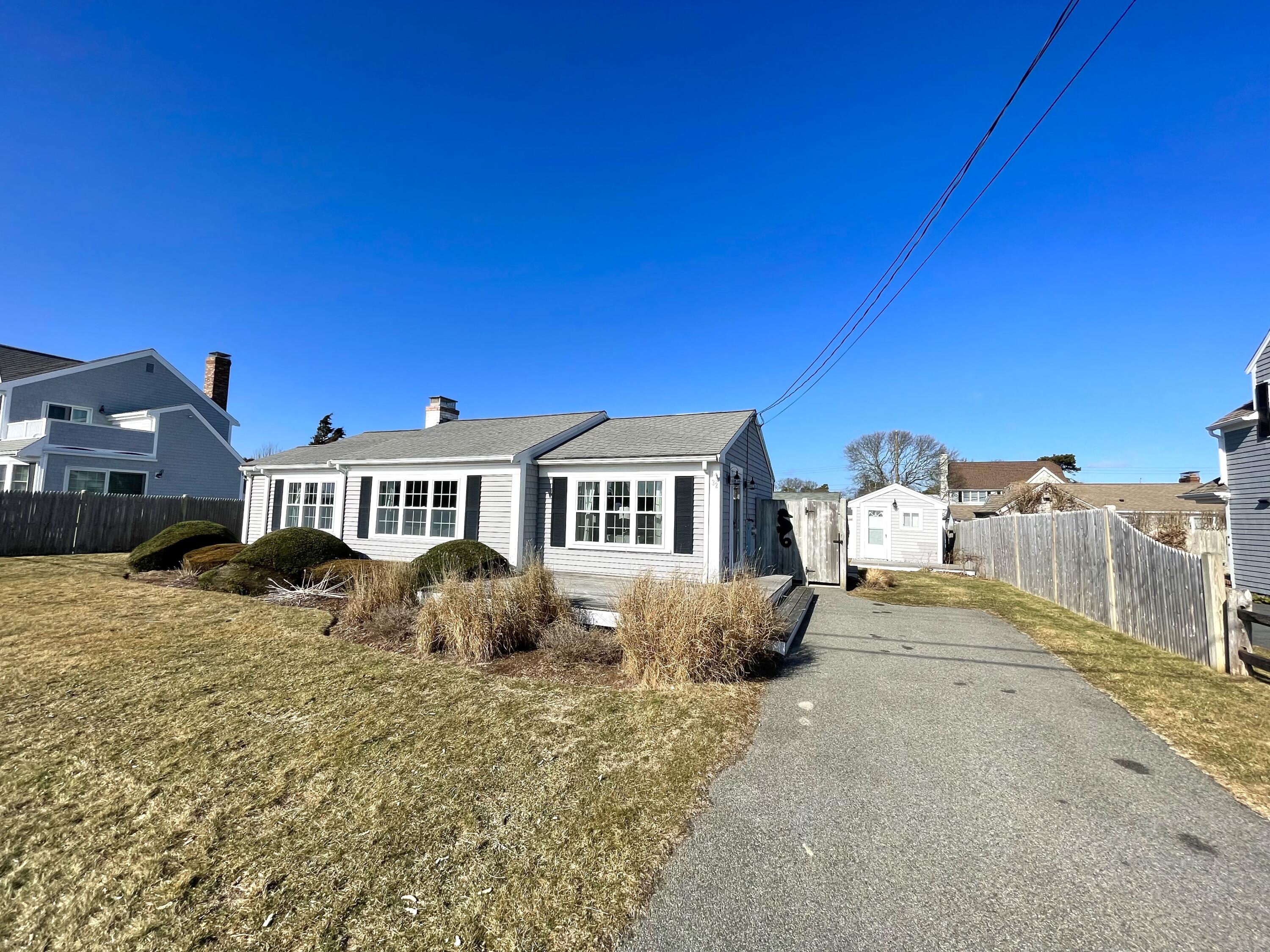 32 Surfside Road West Dennis, MA 02670 - Photo 5 of 31 IMG_E1938