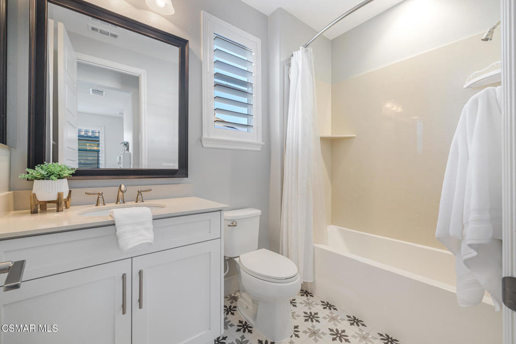 13148 Bent Grass Place Moorpark, CA 93021 - Photo 28 of 76 a bathroom with a sink toilet vanity and tub