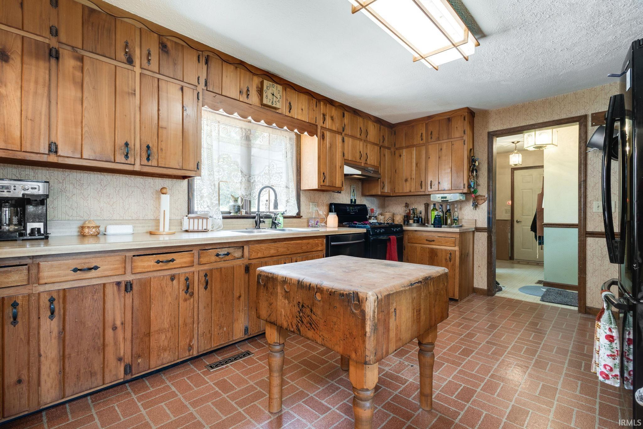 22150 Kern Road South Bend, IN 46614 - Photo 7 of 40