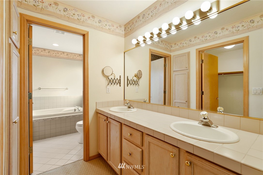 6637 Riviera Court Southeast Lacey, WA 98513 - Photo 14 of 24 Gallery Image 14