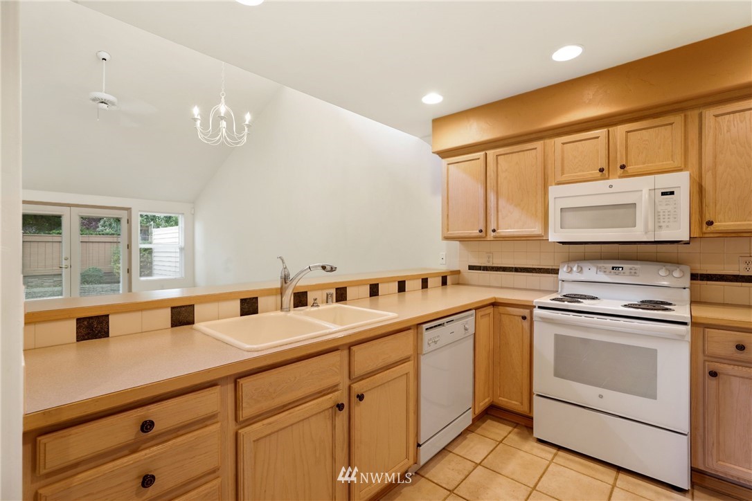 6637 Riviera Court Southeast Lacey, WA 98513 - Photo 6 of 24 Gallery Image 6