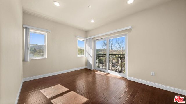 $4,295 | 4376 Ethel Avenue, Unit 401, Studio City, CA 91604