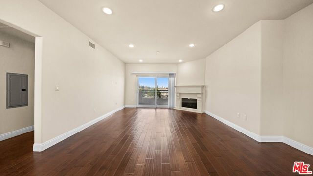 $4,295 | 4376 Ethel Avenue, Unit 401, Studio City, CA 91604