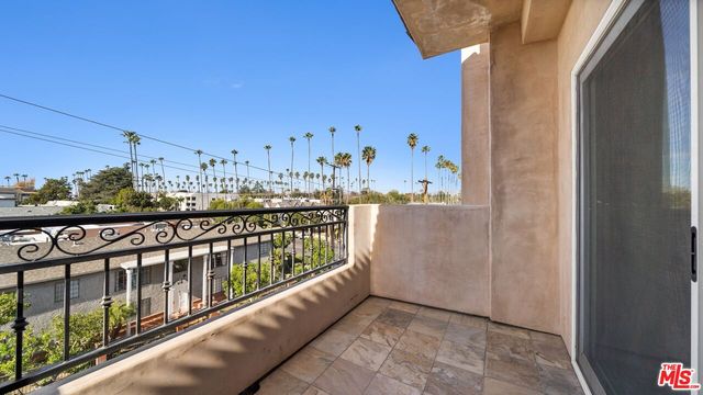 $4,295 | 4376 Ethel Avenue, Unit 401, Studio City, CA 91604