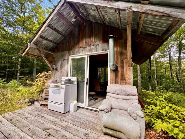 $95,500 | 7601 Highway 105, Jay, VT 05859