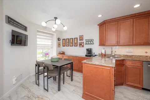 $829,000 | 55 Lakebridge Drive South, Kings Park, NY 11754