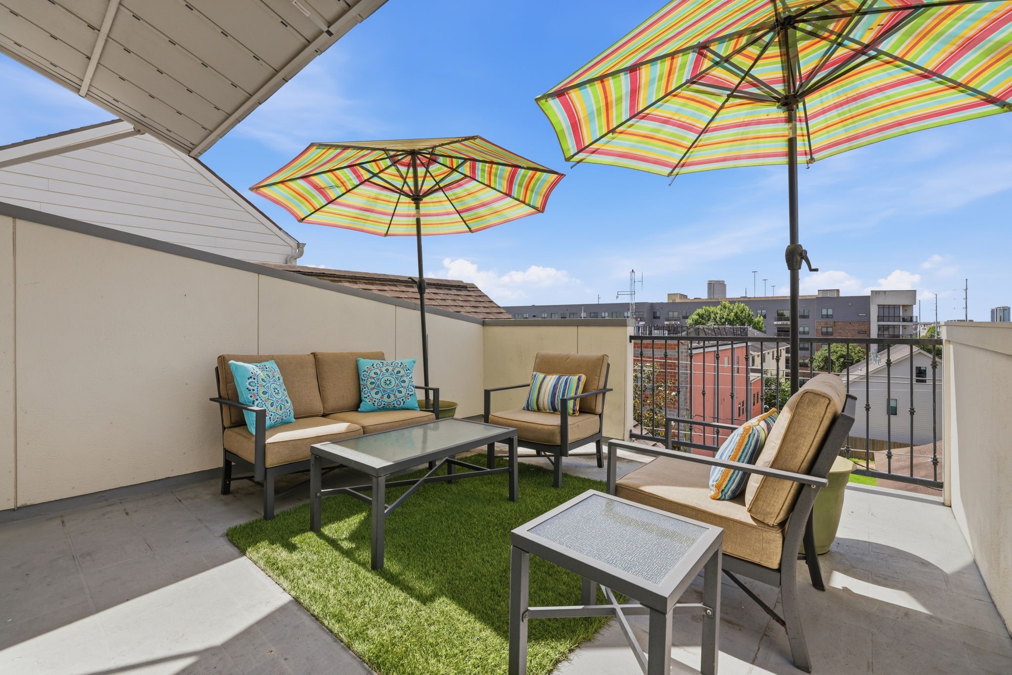4102 Marina Street Houston, TX 77007 - Photo 28 of 32 Rooftop terrace with breathtaking views of downtown and water/gas hookups ready for an outdoor kitchen.