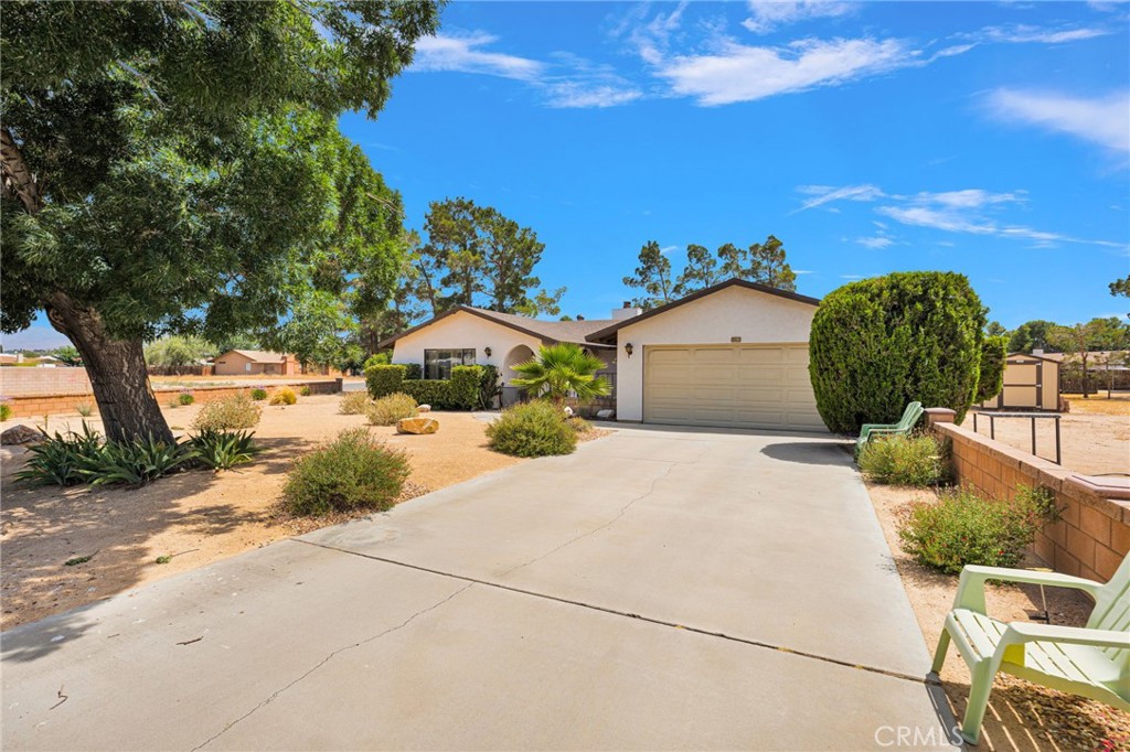 19031 Shoshonee Road Apple Valley, CA 92307 - Photo 2 of 43