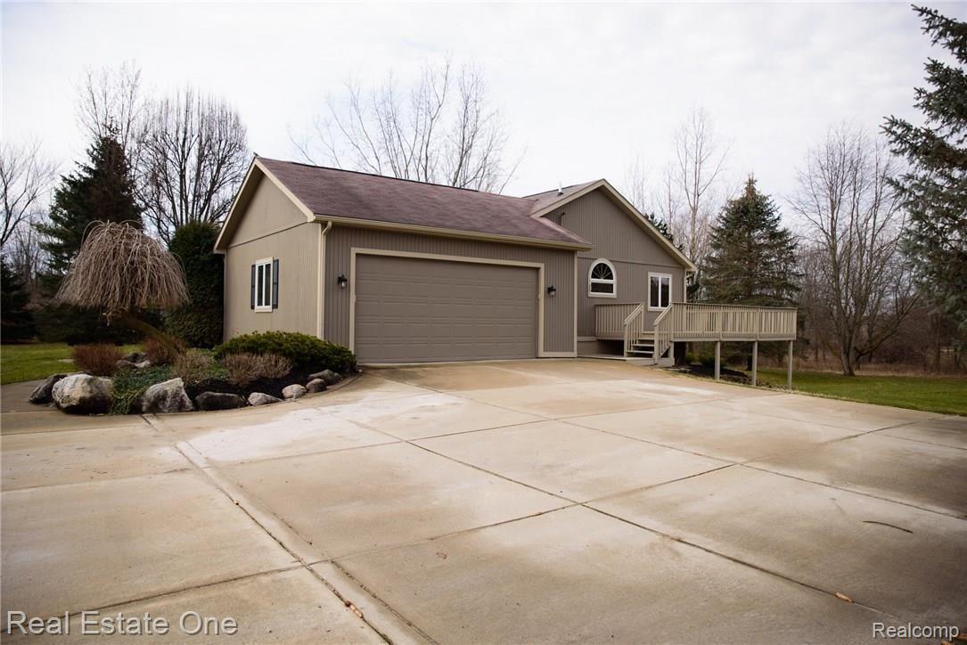 6211 Golf Club Road Howell, MI 48843 - Photo 4 of 42 DSP_7962.jpg