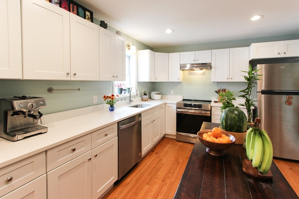 1 Pelham Street, Unit B Worcester, MA 01609 - Photo 3 of 32