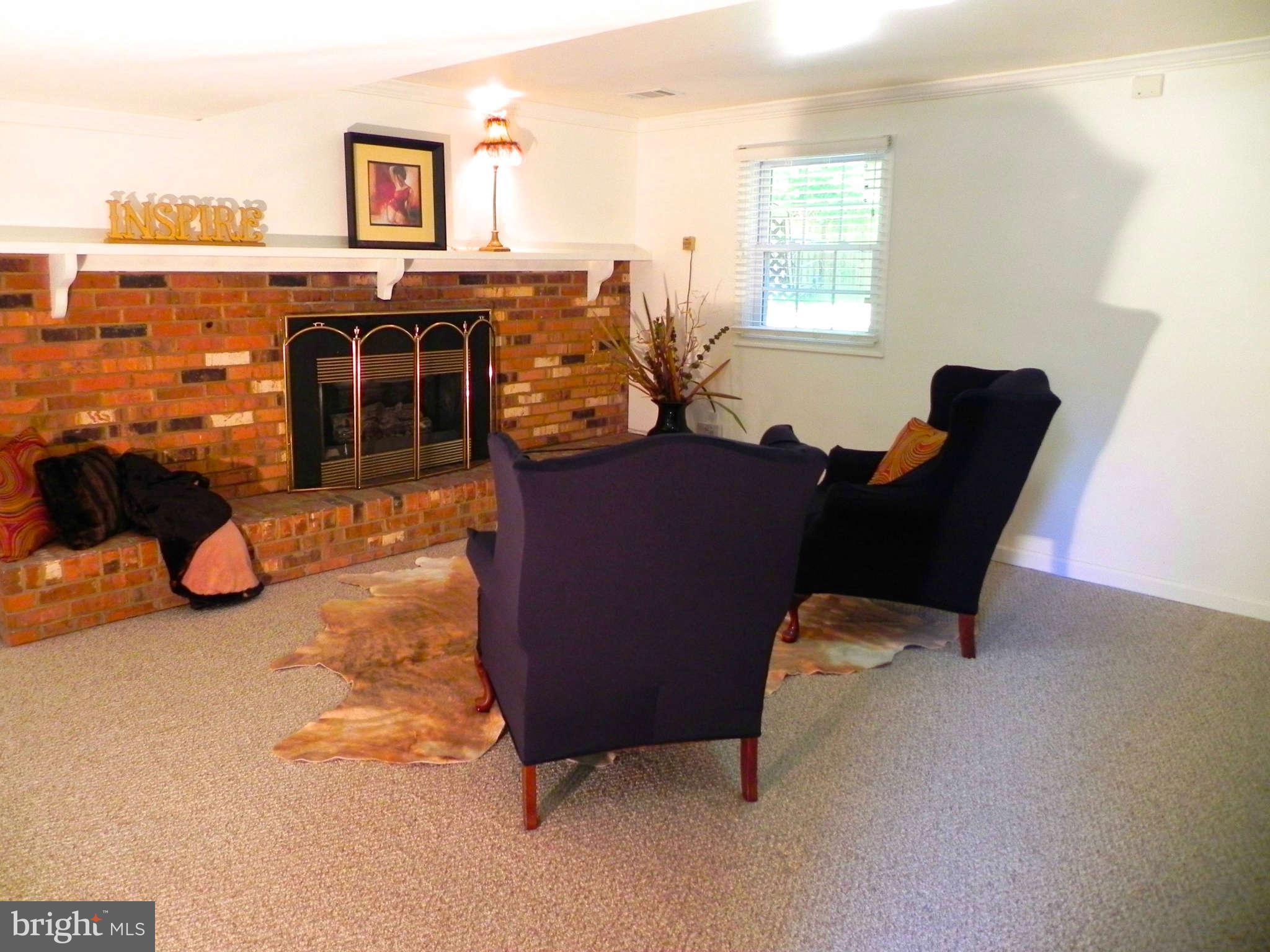8400 Fort Hunt Road Alexandria, VA 22308 - Photo 13 of 26 Family Room