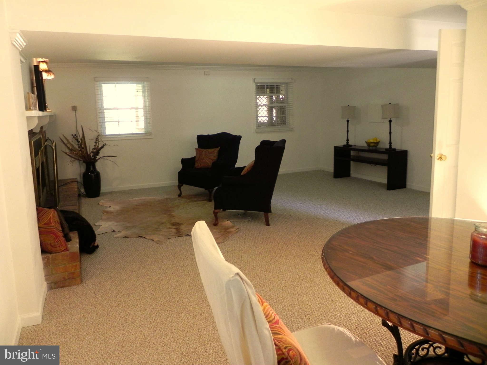 8400 Fort Hunt Road Alexandria, VA 22308 - Photo 14 of 26 Family Room