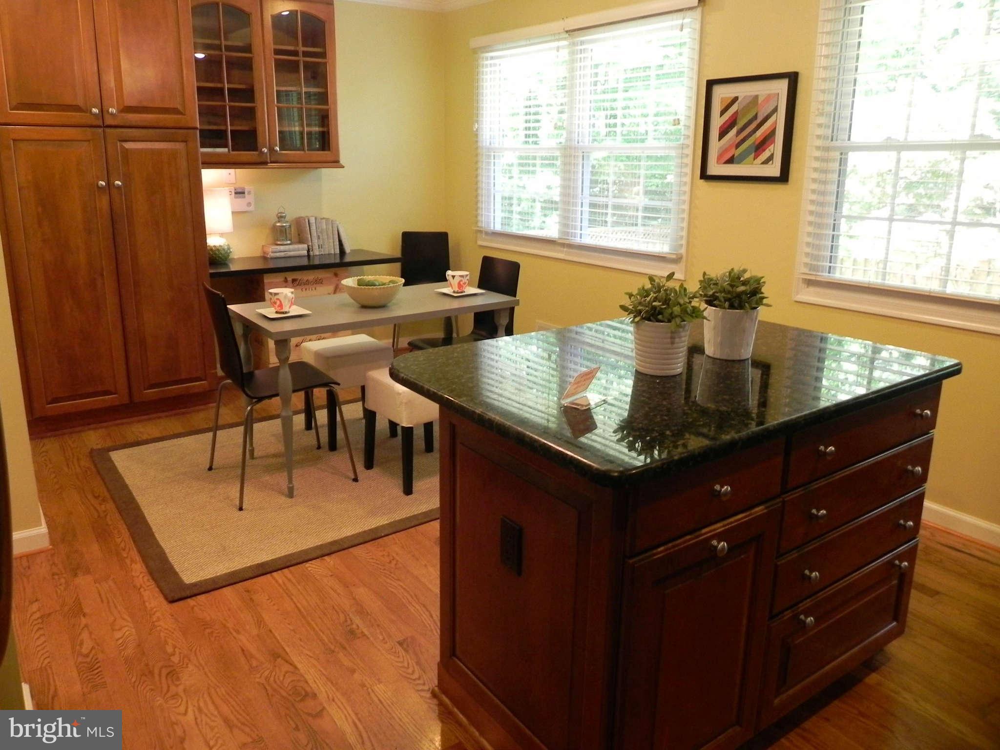 8400 Fort Hunt Road Alexandria, VA 22308 - Photo 5 of 26 Dining Room