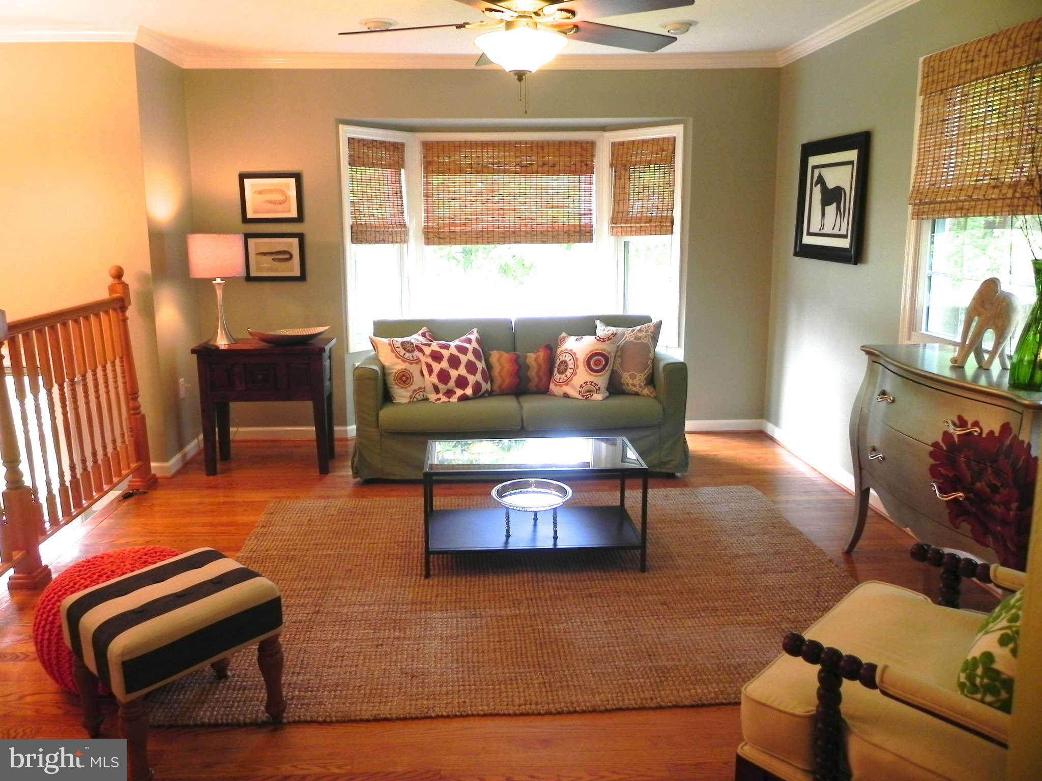 8400 Fort Hunt Road Alexandria, VA 22308 - Photo 6 of 26 Living Room