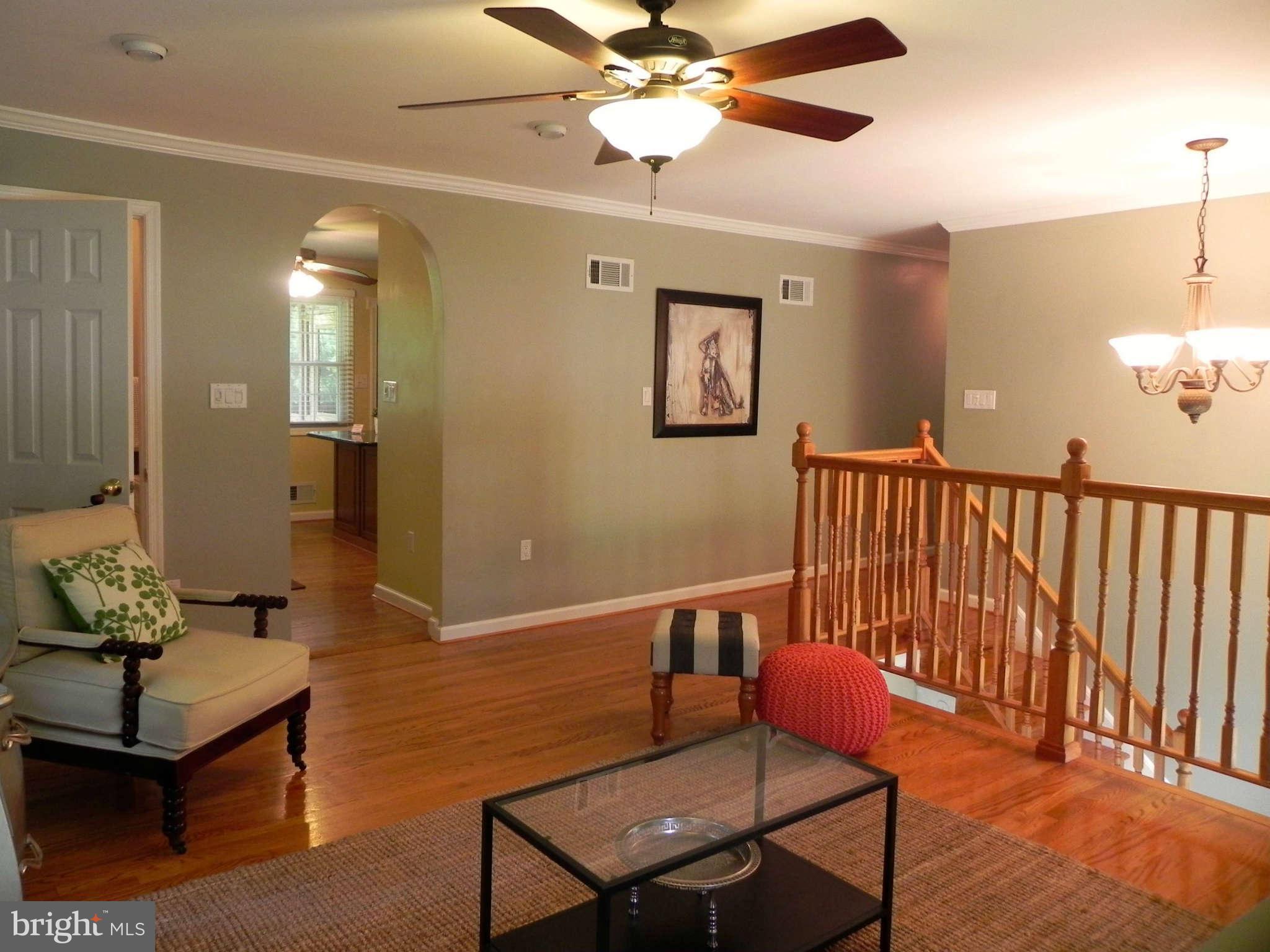 8400 Fort Hunt Road Alexandria, VA 22308 - Photo 8 of 26 Living Room